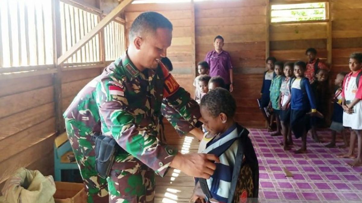 Tak Hanya Piawai Jaga Perbatasan, Satgas Pamtas RI-PNG Yonif 123/Rajawali Mampu Menjadi Guru di Distrik Sota Papua