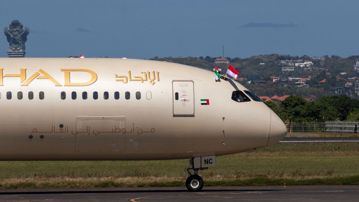 De Bali, Sekaang peut voler directement à Abu Dhabi