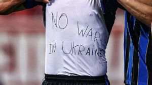 <i>No War In Ukraine</i>, Pesan Tegas di Balik Jersey Gelandang Ukraina Ruslan Malinovskyi Saat Atalanta Bantai Olympiakos
