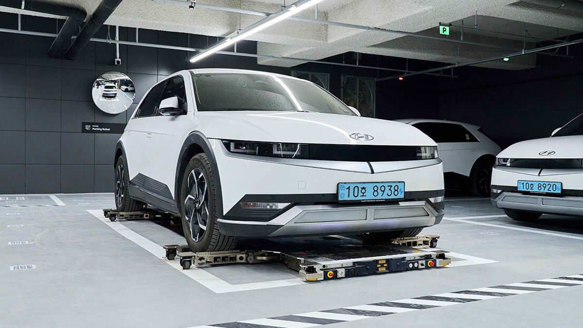 Hyundai Shows Off Autonomous Parking Robots, Can Park Cars Without Ribet