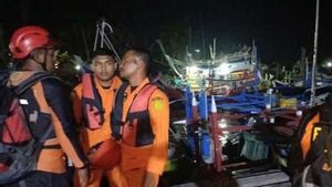 Delapan Nelayan Aceh Timur Diselamatkan Kapal Kargo Asing di Selat Malaka