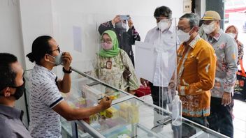 The Mayor Of Central Jakarta, Sidak 214 Pharmacy After Found 3 Children Failed