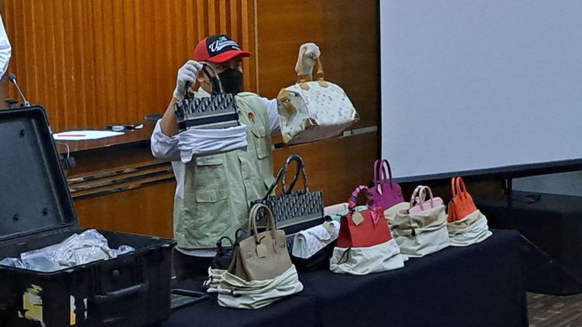 Rafael Alun's Row Of Luxury Bags That Become Evidence And Estimated Prices