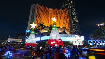 2025年雅加达灯光节期间在城市心脏的圣诞灯光浪漫