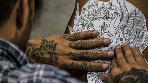 这个纹身工作室帮助暴力，疾病事故的女性受害者重新获得信心，免费