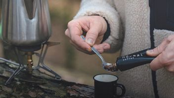 実用的で持ち運びが簡単で、歯磨き粉に似た包装コーヒーの革新