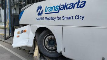 Après Le Coup De Pospo Lalu, Le Bus Transjakarta A De Nouveau Connu Un Accident Devant Ratu Plaza Sudirman