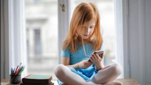 Menurut Ahli, Penggunaan Media Sosial Jadi Penyebab Depresi Pada Anak dan Remaja