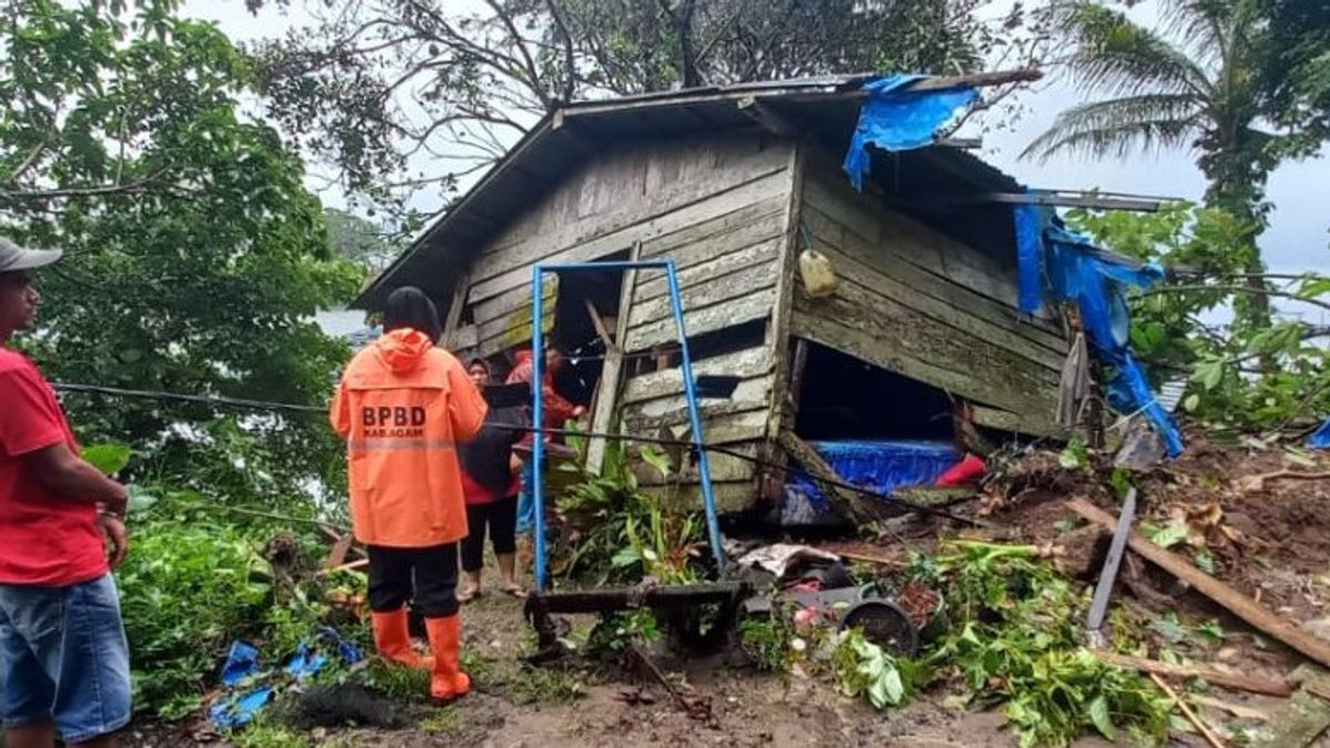 アガム西スマトラの14軒の家屋が土砂崩れ材で被害を受けた