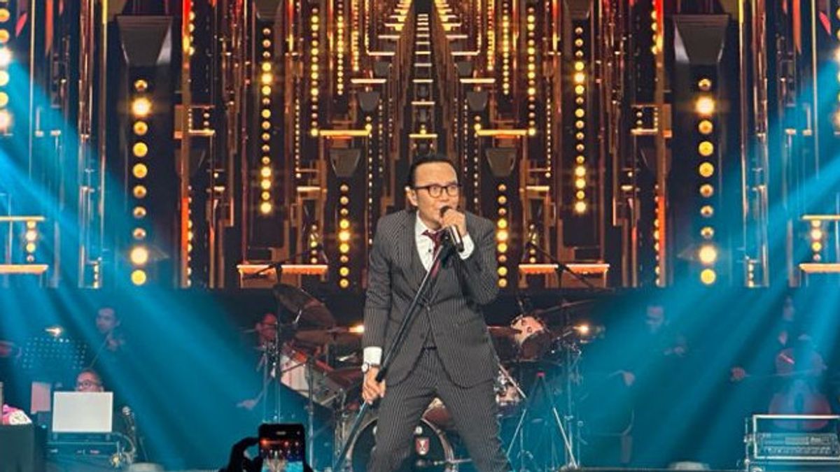 Kala Ari Lasso Getarkan Hati GoodFelass dalam Konser "Tiga Dekade Perjalanan Cinta" di Edutorium UMS Solo