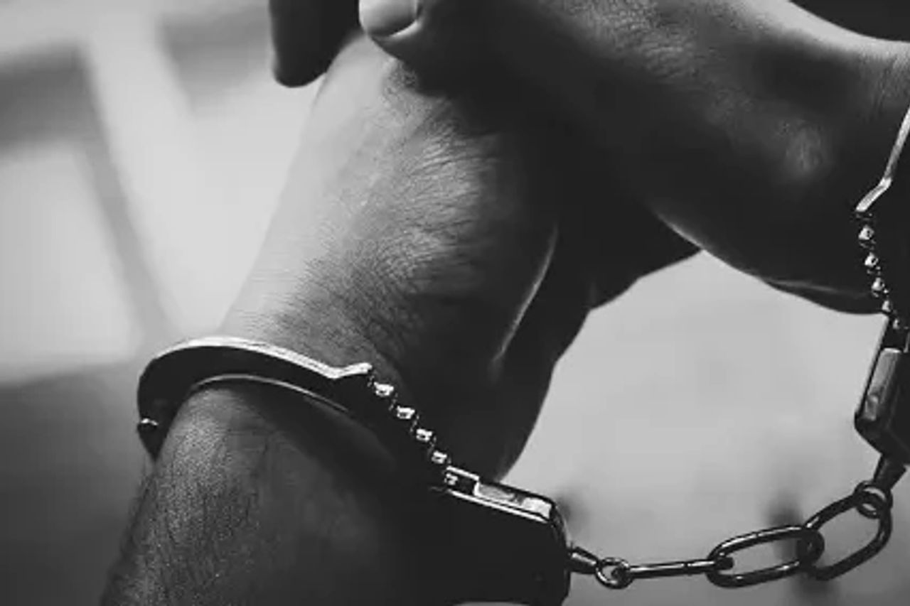 マルクでの人身売買事件では、警察が12人の容疑者を逮捕