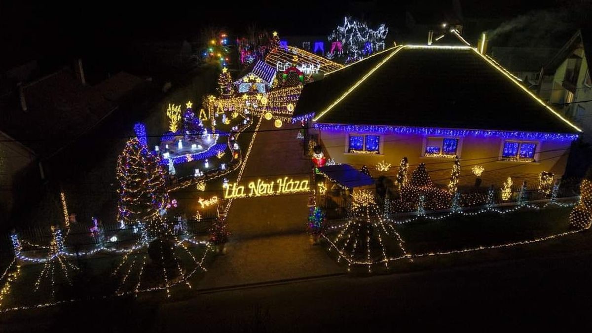 L’année Dernière, La Maison De Noël De Grand-mère En Hongrie A De Nouveau Attiré Des Touristes De Toute L’Europe