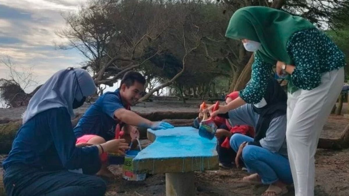 Berita Bantul: Tim Mahasiswa UNY Meningkatkan Pengelolaan Pantai Pandansari Bantul