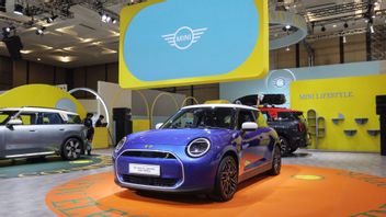 Exhibited At GIIAS, This Is The Electric Mini Cooper Which Has A Distance Of 400 Km