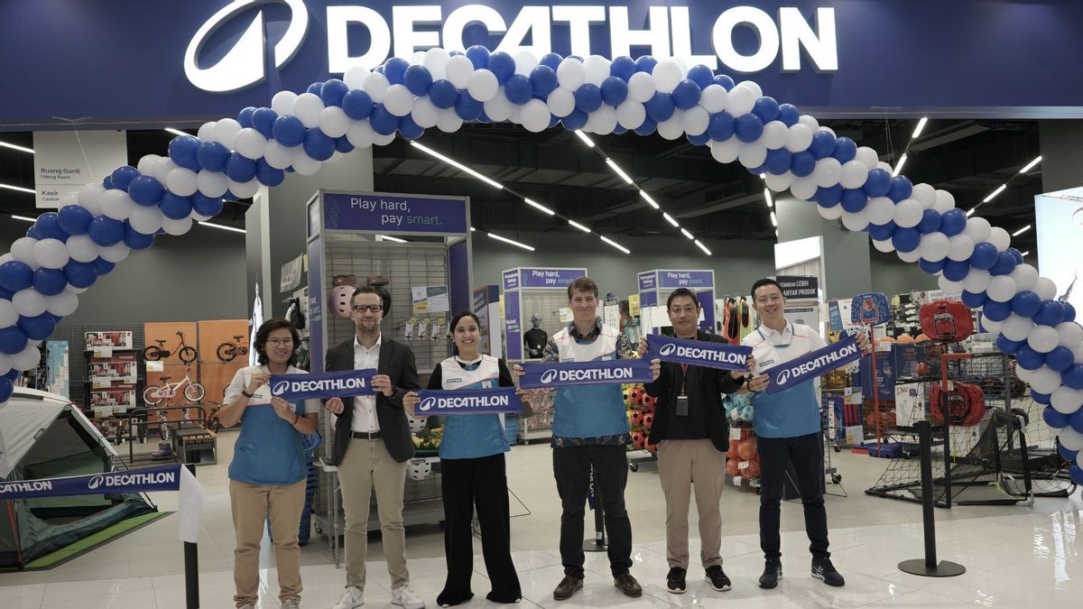 更广泛的体育爱好者兰巴,最新在Aeon Deltamas Cikarang开幕的Decathlon