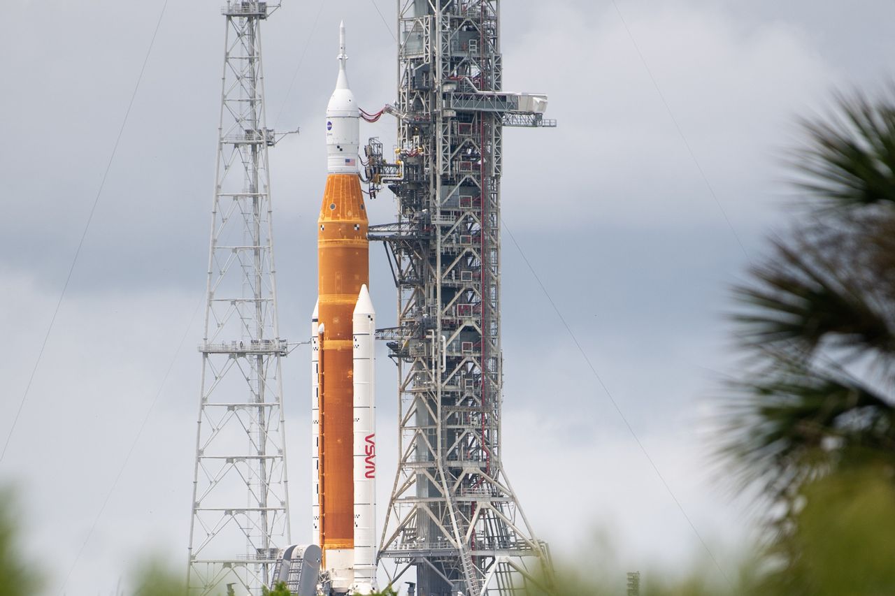 NASAがエンジン冷却の問題でSLSロケット打上げ試験を中止