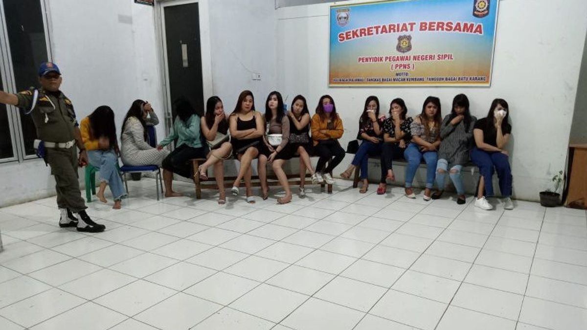 Satpol PP Pasaman Barat确保14名女性卡拉OK指南