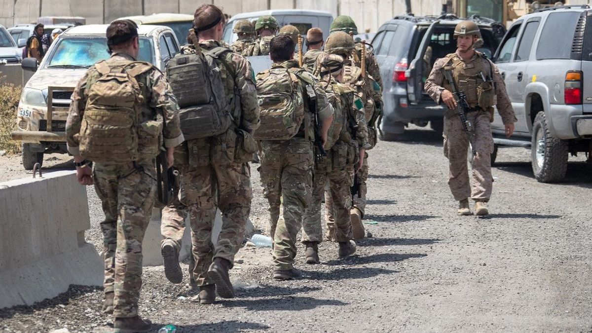 Après Que Les États-Unis, L’Australie Et Le Royaume-Uni Ont Mis En Garde Contre Une Menace Terroriste, Des Explosions De Bombes Devant L’aéroport De Kaboul