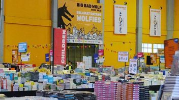 Big Bad Wolf Tient Un Bazar De Livre En Ligne