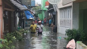 雅加达洪水更新：104 RT的Rendam 104 RT高达1.8米，245名居民灭绝