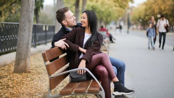 7 Cara Ciptakan Komunikasi Baik dengan Pasangan Tanpa Sikap Defensif
