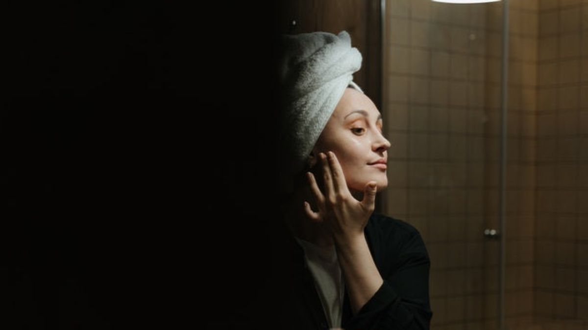 Mengenal 6 Jenis Kulit Wajah dan Cara Perawatannya, Ladies Wajib Tahu Sebelum Beli Skincare