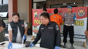 تيمانجونج - ألقت الشرطة القبض على تاجر الميثامفيتامين في تيمانجونج ، باع حقائب بقيمة 500 ألف روبية إندونيسية