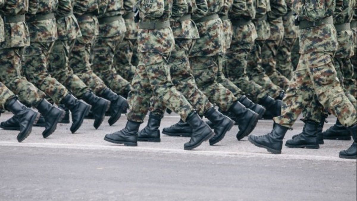 巴布亚新几内亚士兵即将逮捕巴布亚基罗姆古鲁,BPKLN报告领事馆