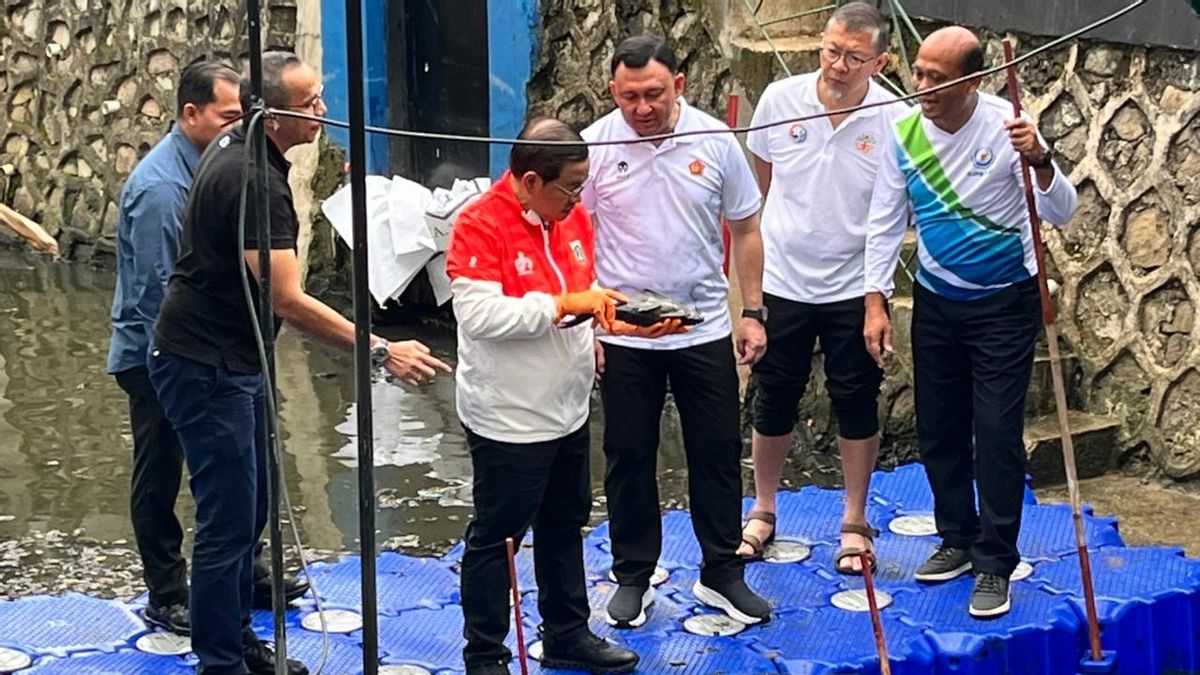 Pramono Bakal Bentuk Tim Khusus Basmi Ikan Sapu-sapu, Operasi Dilakukan Rutin