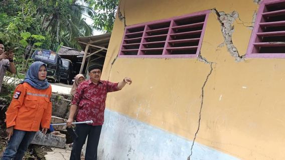 8 Houses And Schools Damaged Due To The Banten Earthquake