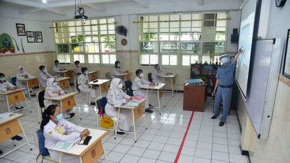 Siswa di Surabaya Harus Swab Tes dan Izin Orang Tua Sebelum Kembali ke Sekolah