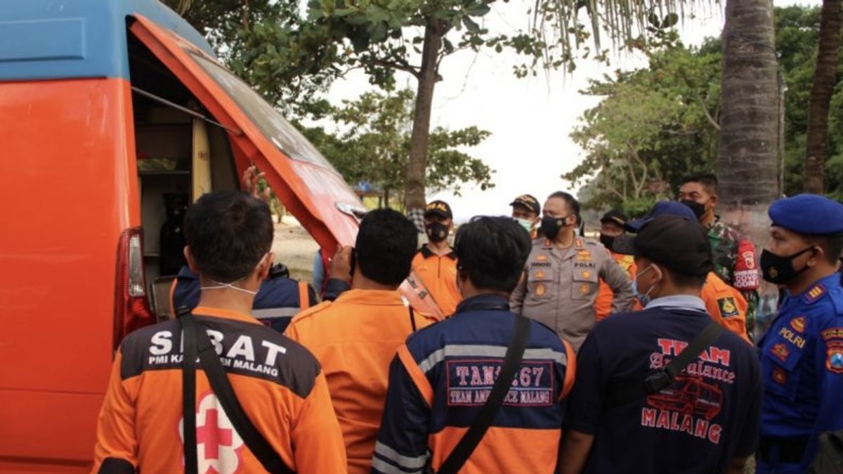 3 Personnes Traînées Par Les Vagues à Batu Bengkung Malang Retrouvées Mortes 