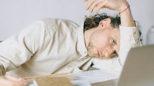 Tips Mengatasi Burnout di Tengah Tekanan Tuntutan Pekerjaan
