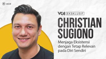 ビデオ: 独占、Christian Sugionoさんは自分と関わることで存在を維持する