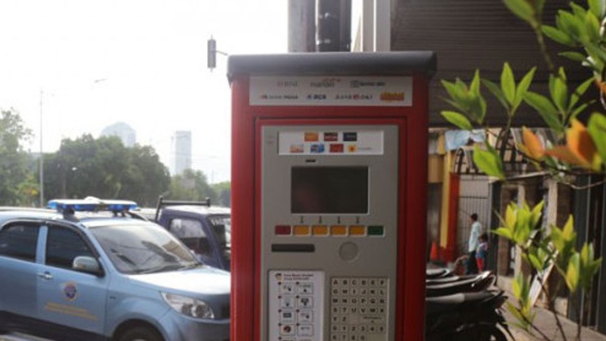 Jakarta Parking Chaotic! Damaged Machine, Retribution Money Wap Into Jukir's Hand