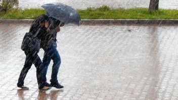 すでに3軒の家屋が被害を受け、BPBDレバクは大雨を伴う強風に注意するよう国民に求める