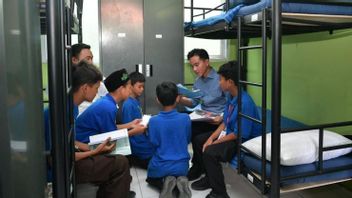 Wapres Gibran Pastikan Komputer untuk Sekolah Rakyat Cirebon Segera Disalurkan