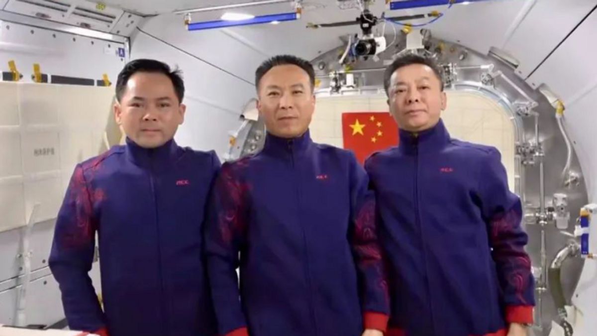 3 Taikonaut Shenzhou-15 Lands In The Gobi Desert