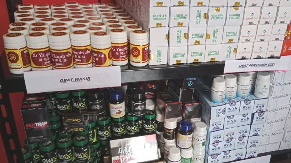 日惹警察拆除仓库生产数十种非法药物