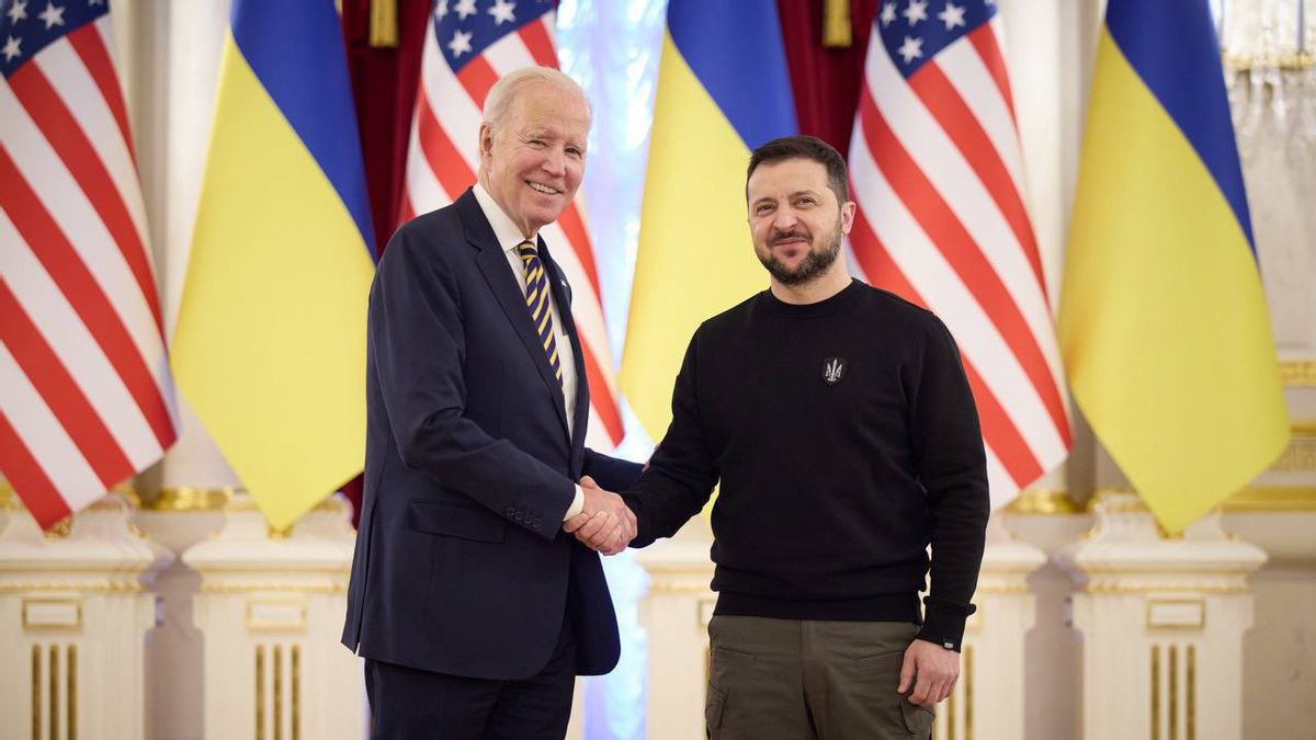 Sirene Serangan Udara Sambut Presiden Biden saat Tiba di Ukraina Jelang Setahun Invasi Rusia