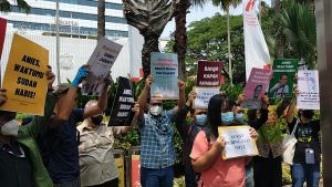 Kembali Datangi Balai Kota DKI, Warga Beri SP 2 untuk Anies yang Belum Juga Selesaikan 9 Masalah Jakarta