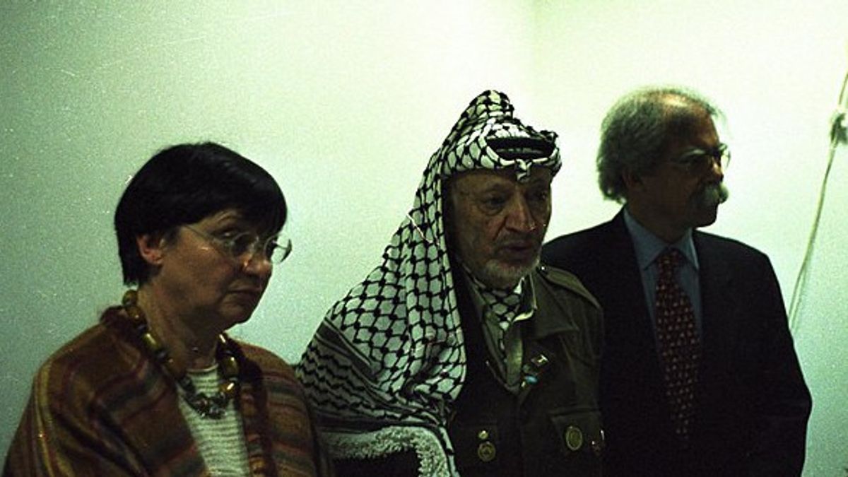 巴勒斯坦战士亚赛尔·阿拉法特(Yasser Arafat)1994年12月10日,今日历史上获得诺贝尔和平奖