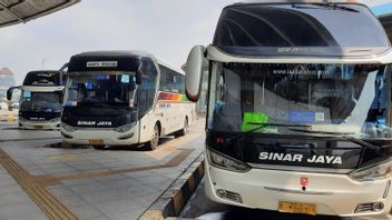 普洛格邦在 Ppkm 延长的第一天出发一辆载有 5 名乘客的巴士
