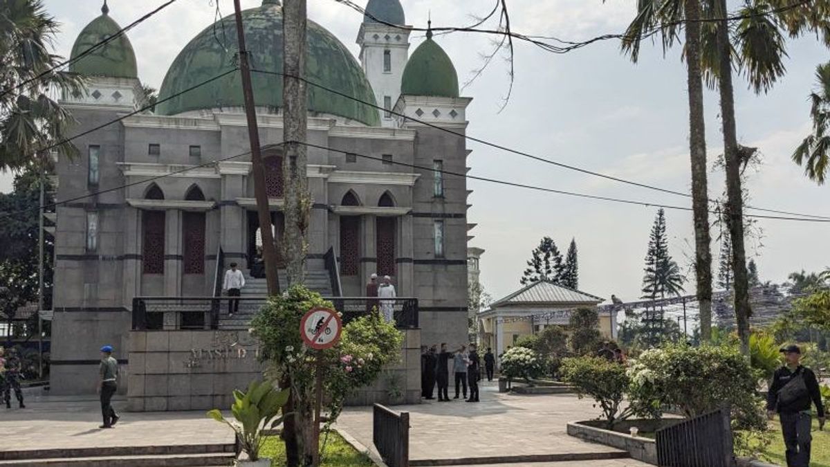 Le corps de Hamzah Haz est enterré au côté de la femme dans le sommet de Bogor