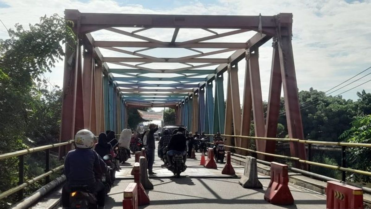 タンゲラン地方政府は壊れた橋を修理するよう求められた
