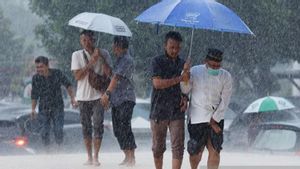 Weather Forecast June 2: Cloudy Jakarta, Rainy Makassar, Lightning Alert Ternate