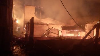 Kebakaran Lahap Belasan Rumah di Cengkareng, 36 Orang Warga Mengungsi