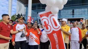 ar - Le gouvernement provincial a distribué 80 000 drapeaux rouges et blancs aux Papouasie