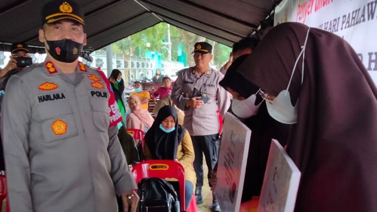 2 étudiants à Aceh Jaya Obtiennent Des Billets De La Omra Au Stand De Vaccination De La Police D’Aceh