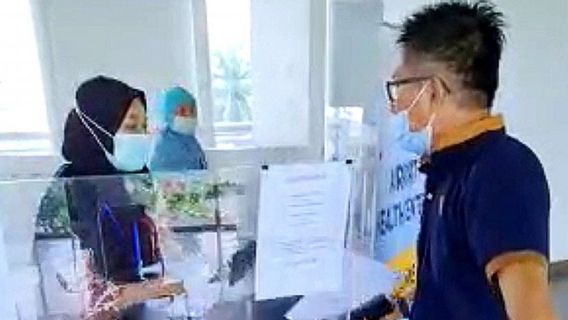 Seorang Penumpang Mengamuk di Bandara SMB II karena Menerima Hasil Tes COVID-19 Keliru